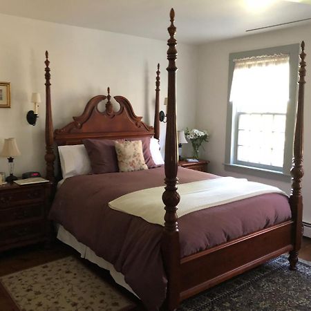 Riverwind Inn Bed And Breakfast Deep River Bagian luar foto